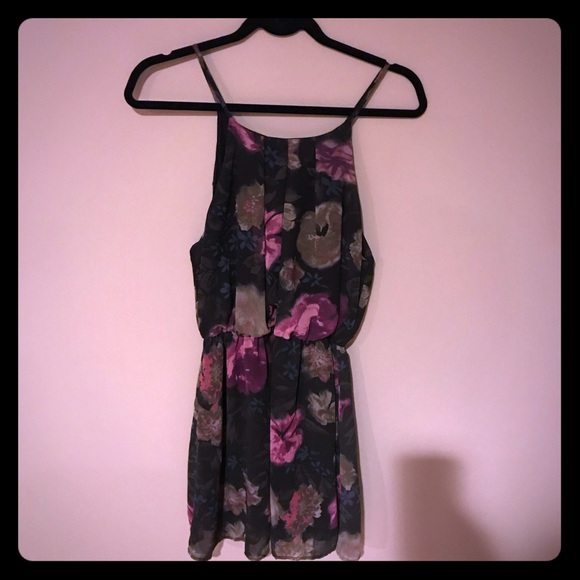 Dresses & Skirts - 🌻Floral dress